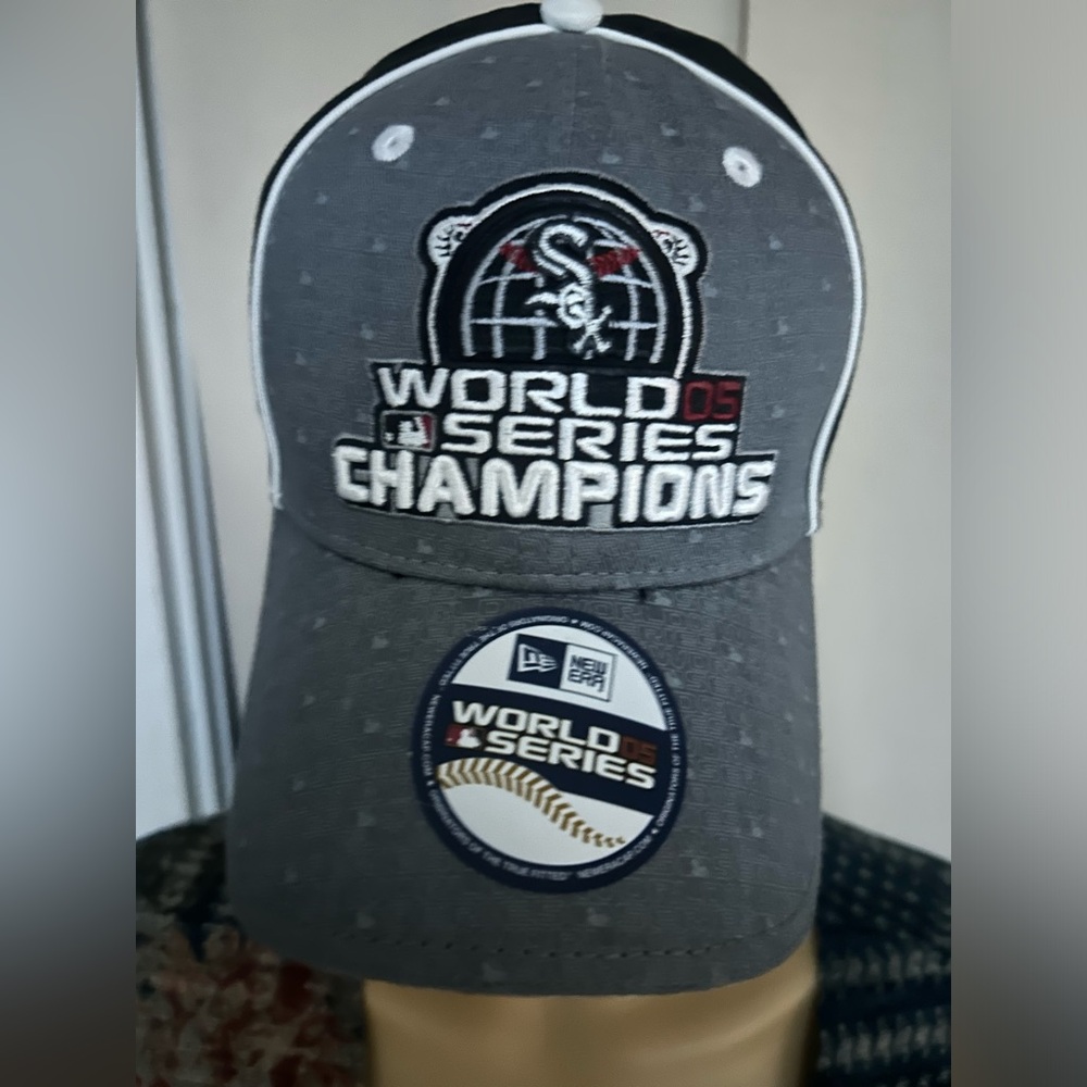 NWTs MLB White Sox World Series Champions 05 Grey Black Hat. Chicago
